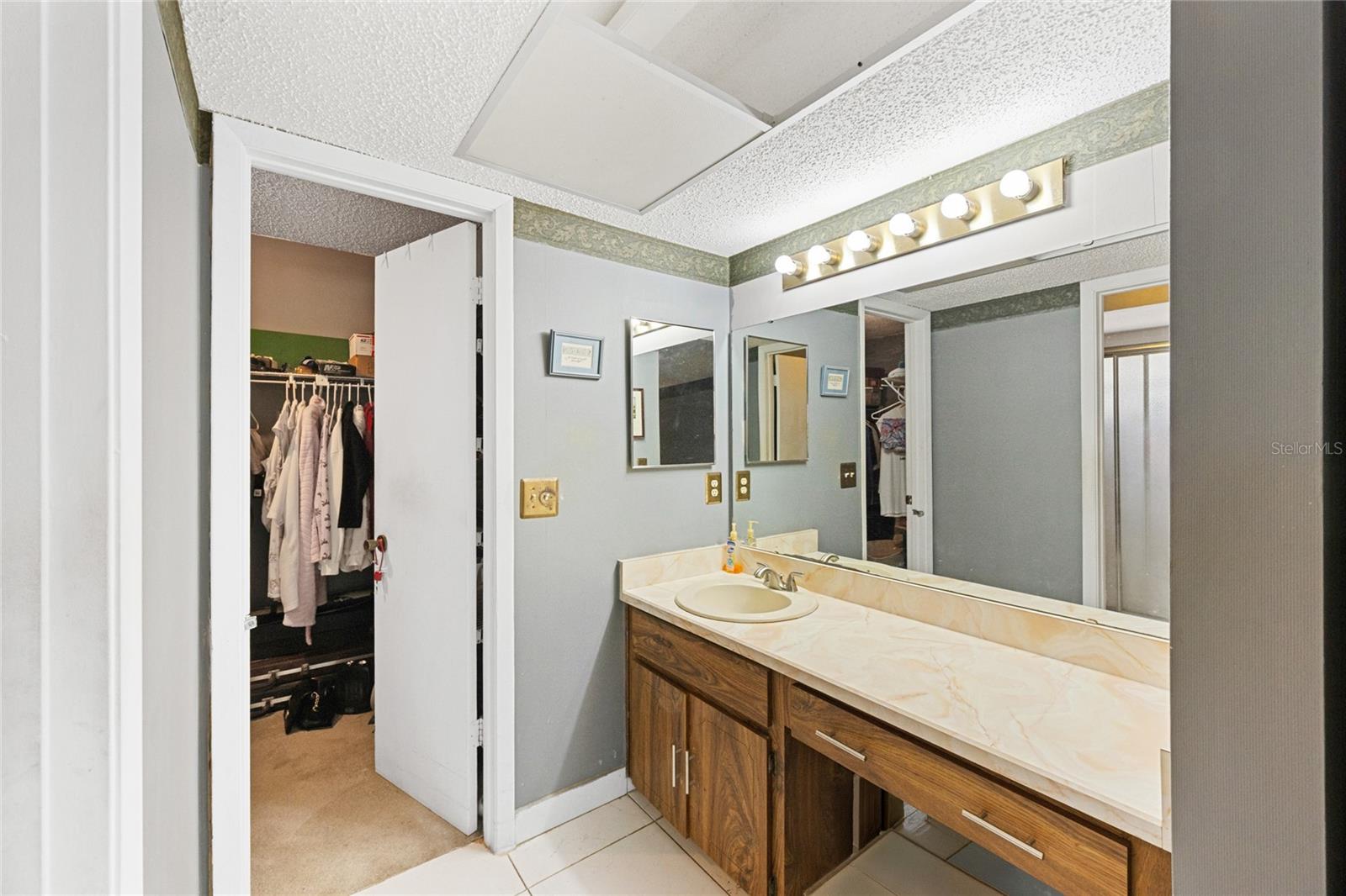 ROLLING OAKS - Residential