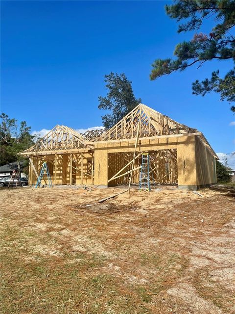 A home in HIGH SPRINGS