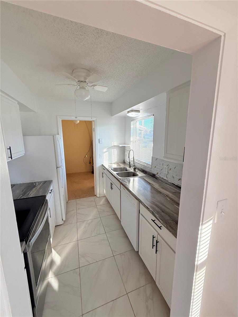 MONROE MANOR - Residential Lease