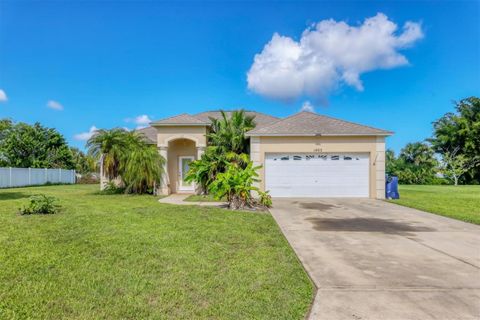 A home in PALMETTO