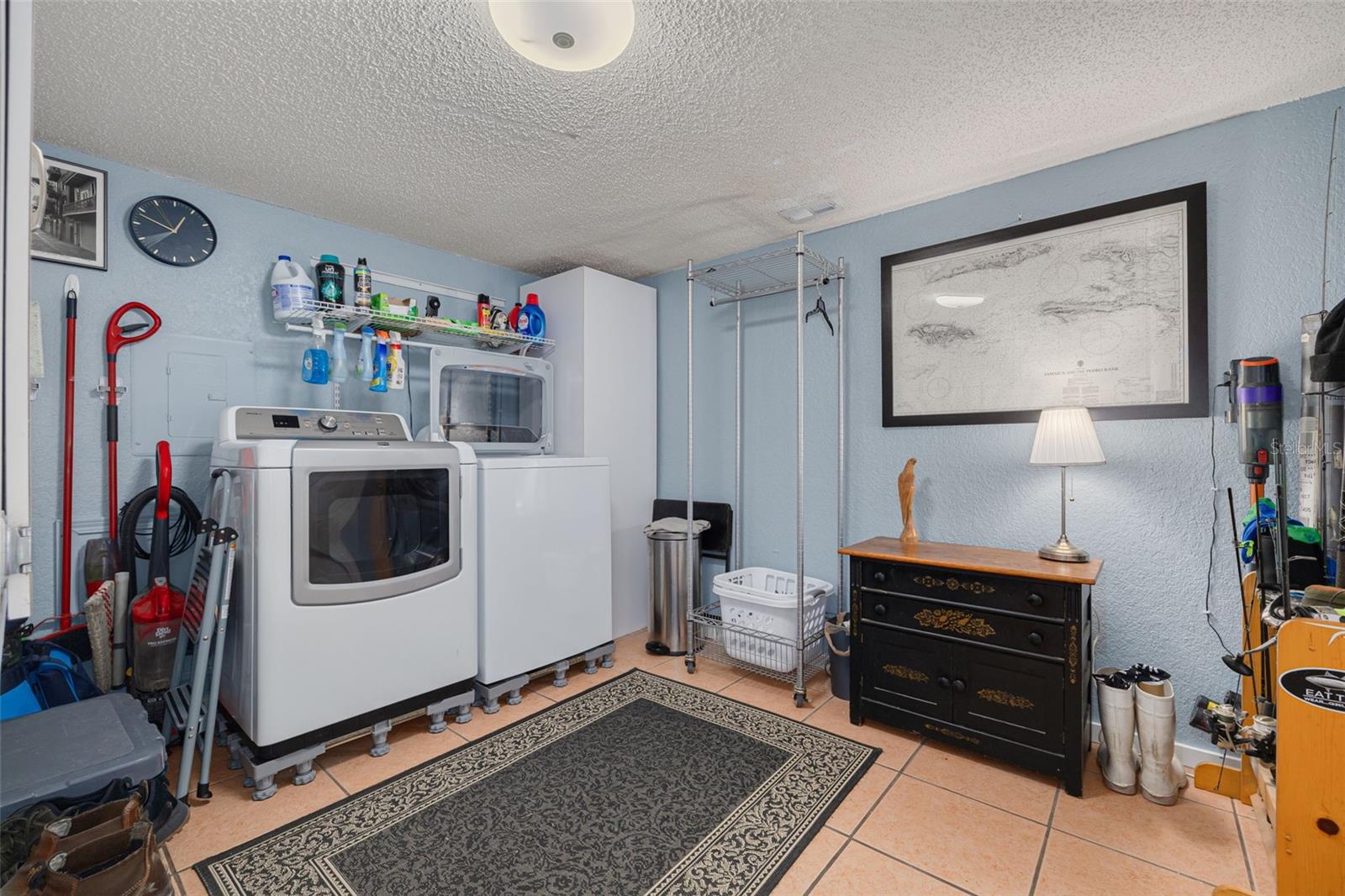LAKE FOREST CONDO - Residential