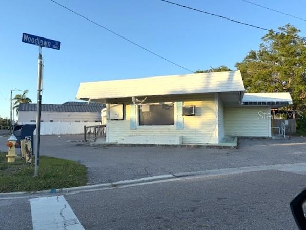 Good well located commercial building on N Fort Harrison Ave. A former post office. Needs upgrades. Can be bought with adjacent 5 lots for land value for redevelopment.