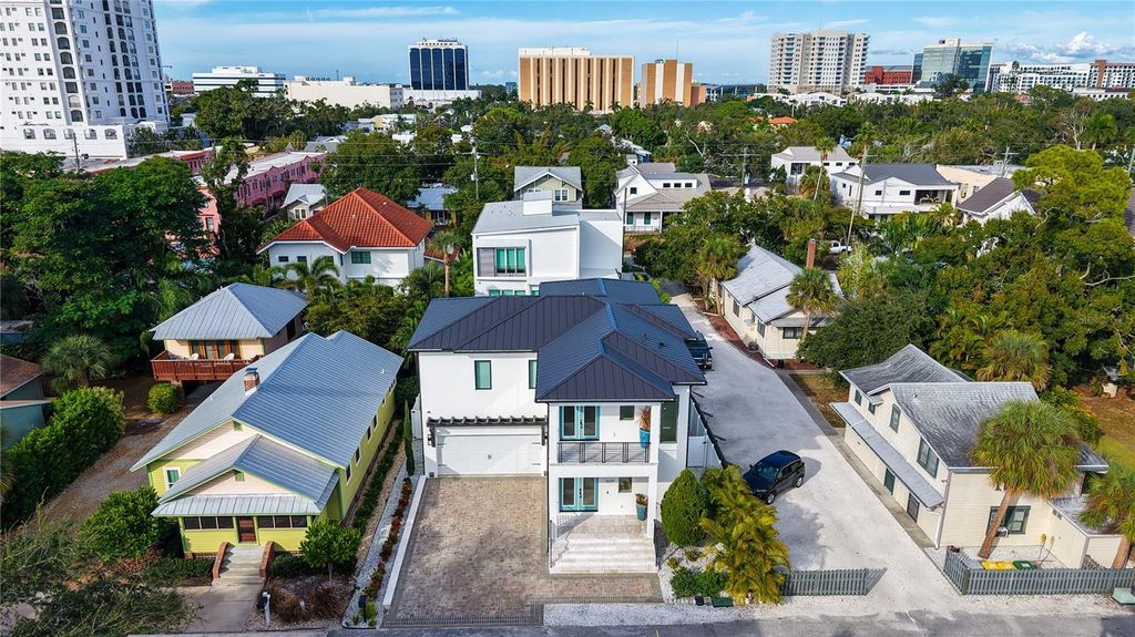 Photo of 1659 Devonshire Lane, Sarasota, FL 34236 (MLS # A4673505)