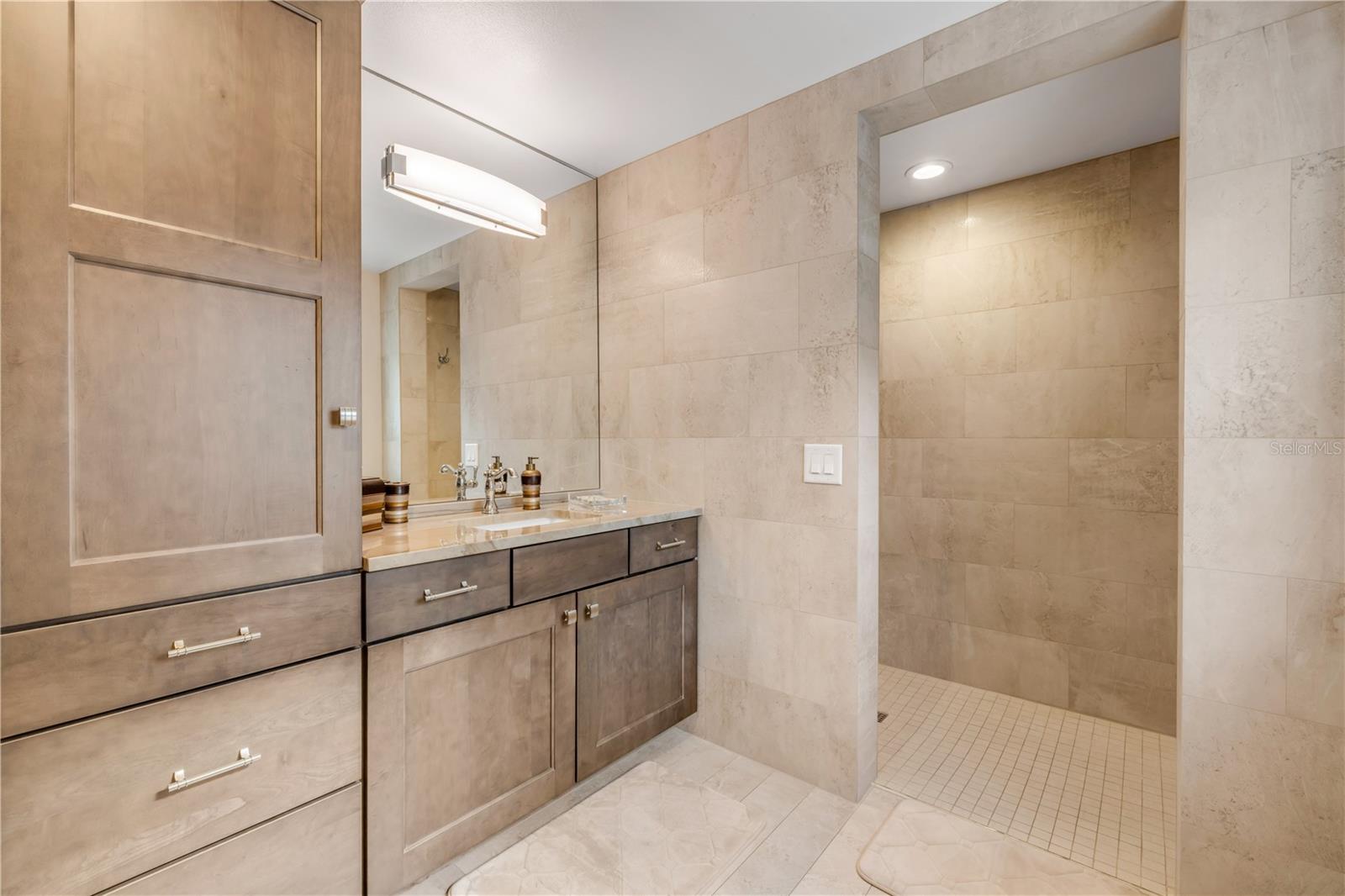 LAS OLAS PH 01 & 02 - Residential