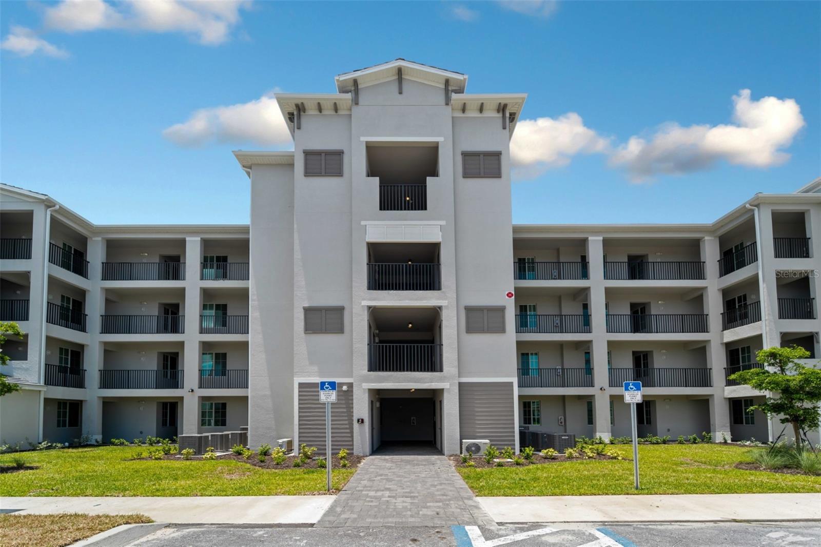 WELLEN PARK GOLF & COUNTRY CLUB - Residential Lease