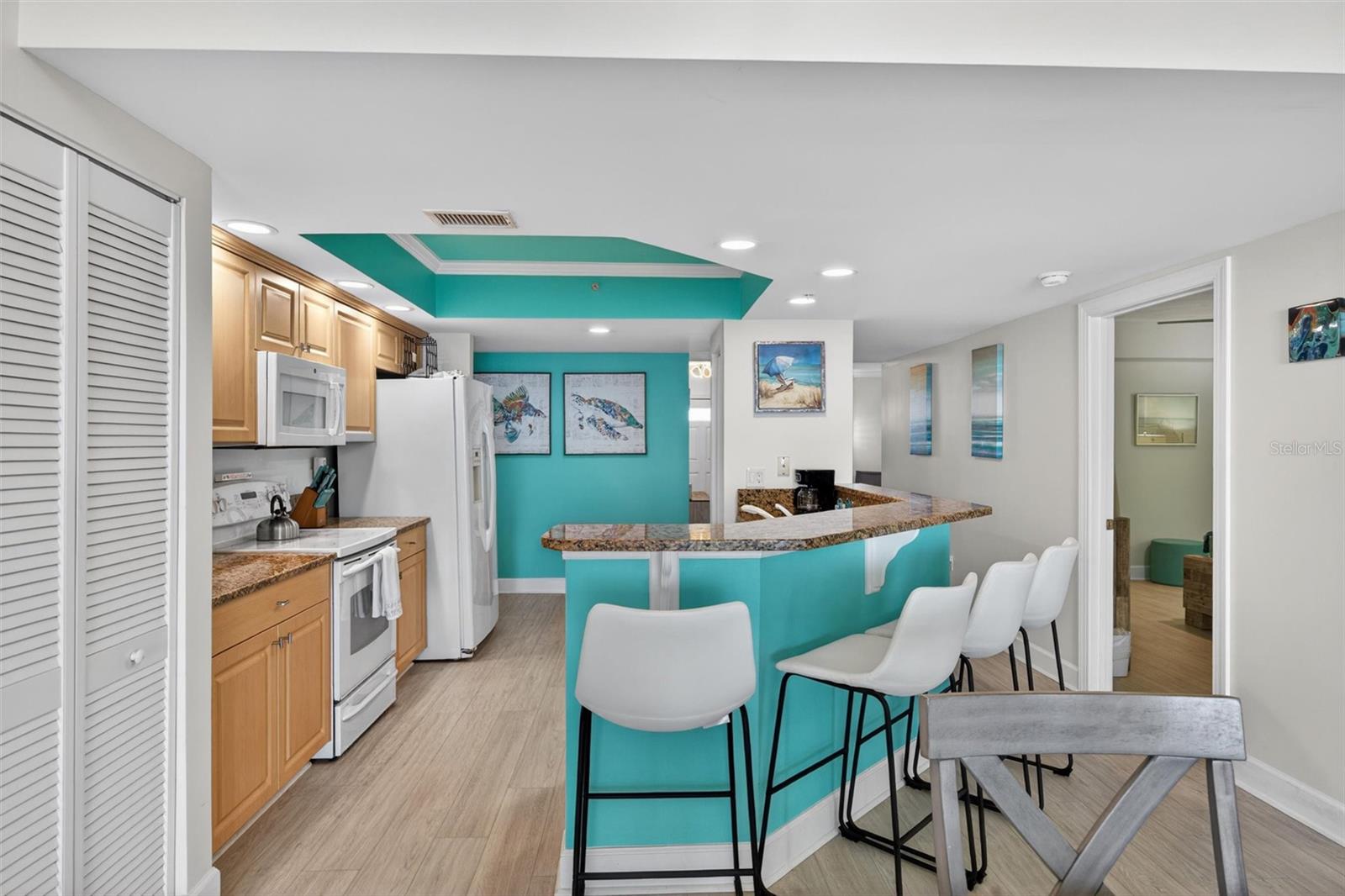DIMUCCI TWIN TOWERS N & S - Residential