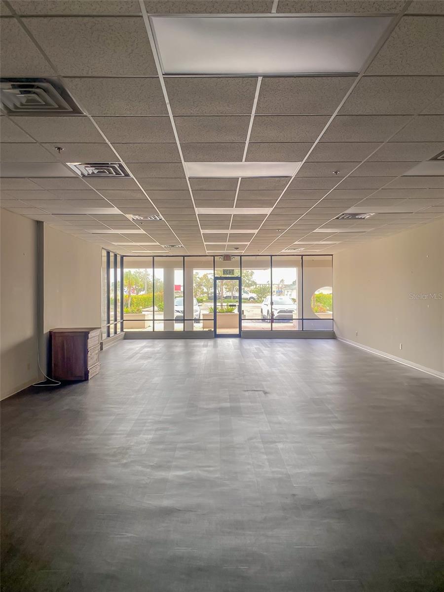 GRAND MANATEE - Commercial Lease