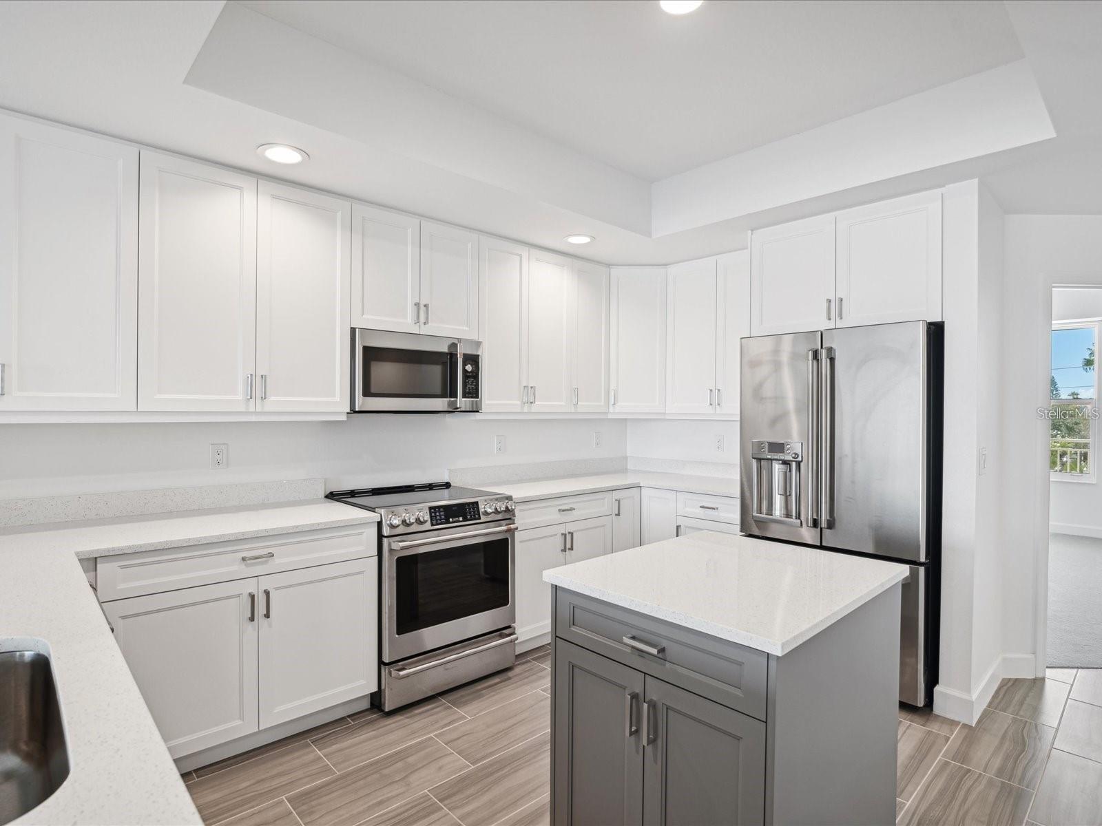 DOLPHIN HARBOUR CONDO - Residential