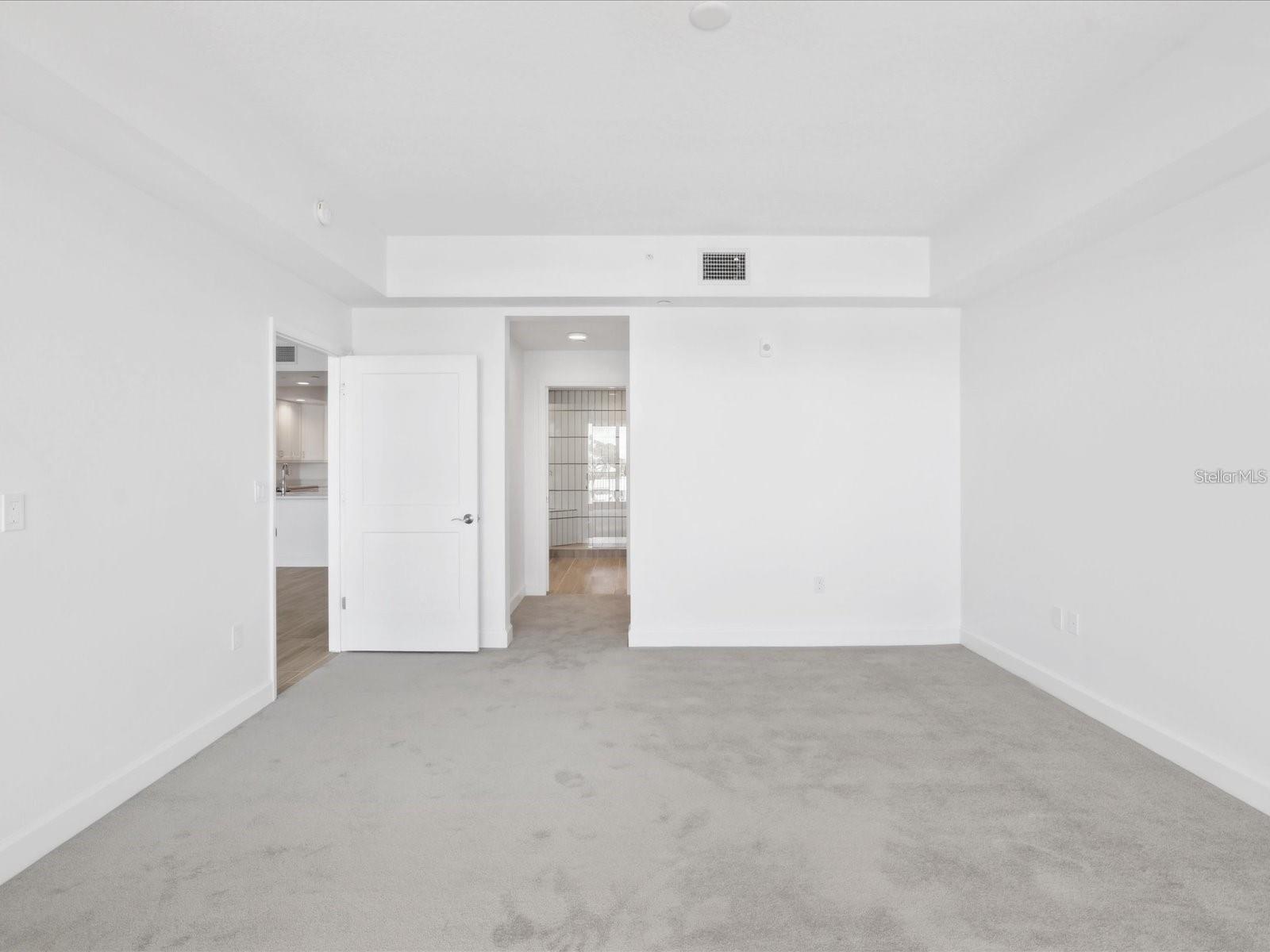 DOLPHIN HARBOUR CONDO - Residential