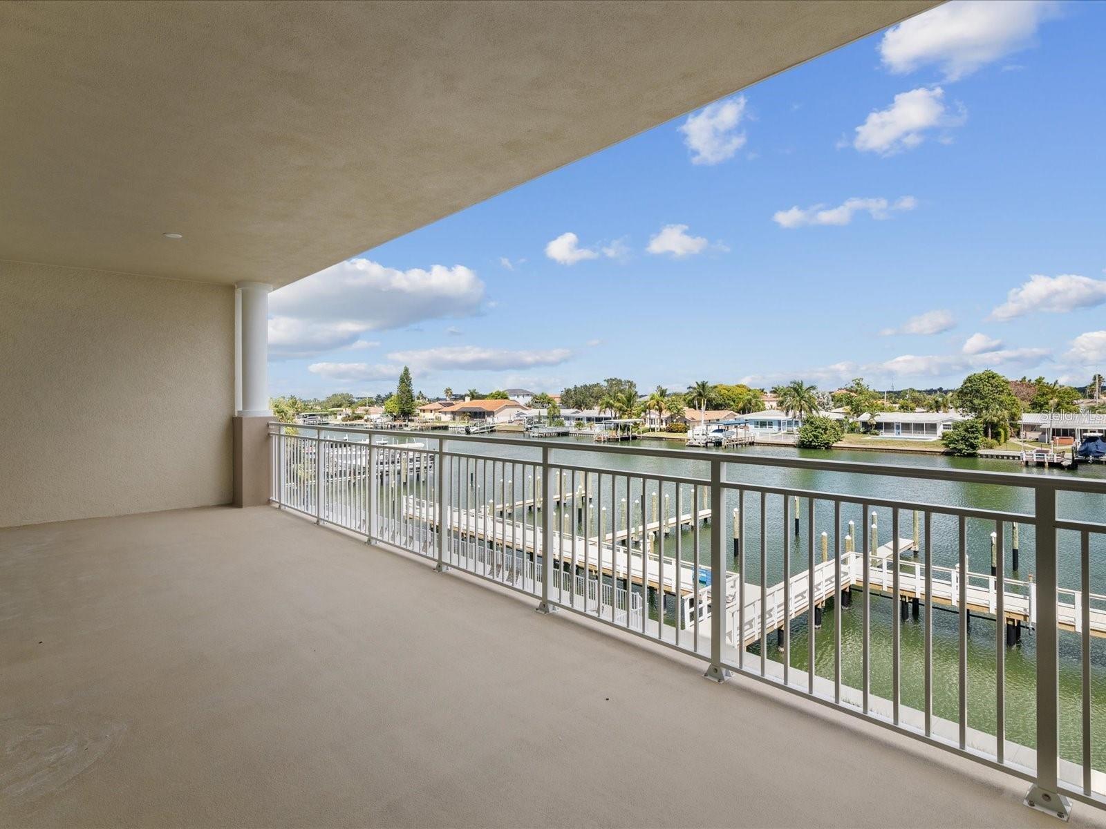DOLPHIN HARBOUR CONDO - Residential