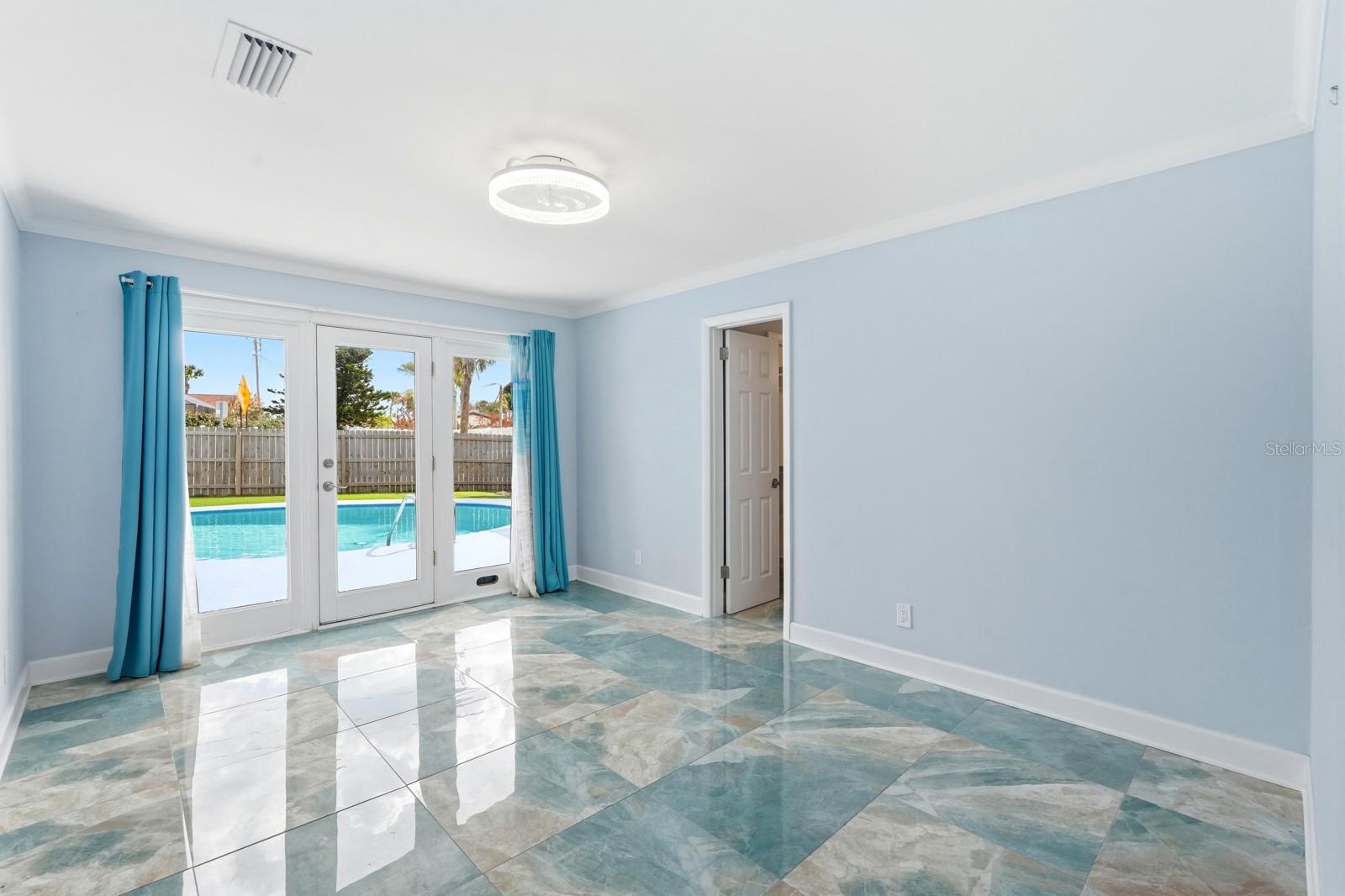 ROYAL DUNES - Residential