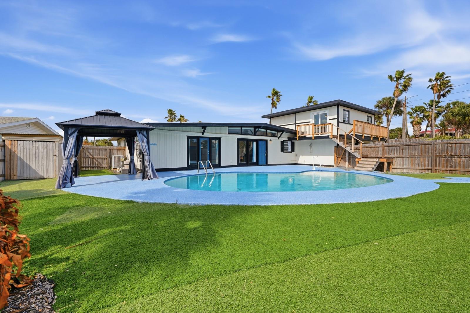 ROYAL DUNES - Residential