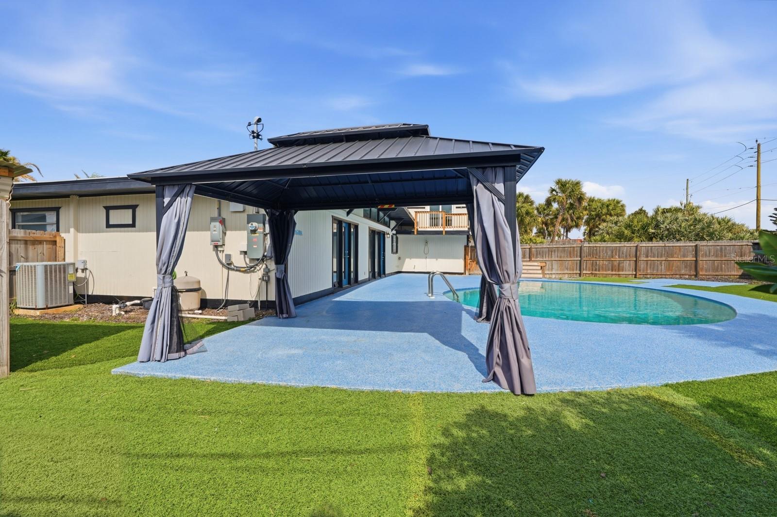 ROYAL DUNES - Residential