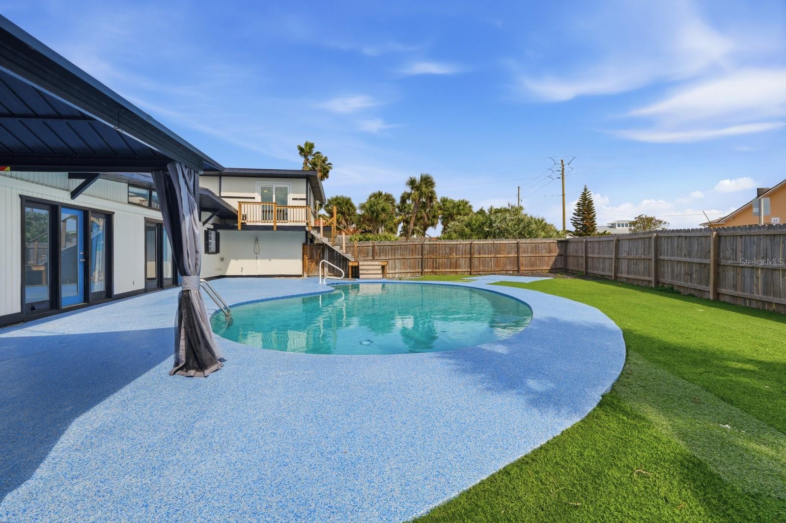 ROYAL DUNES - Residential