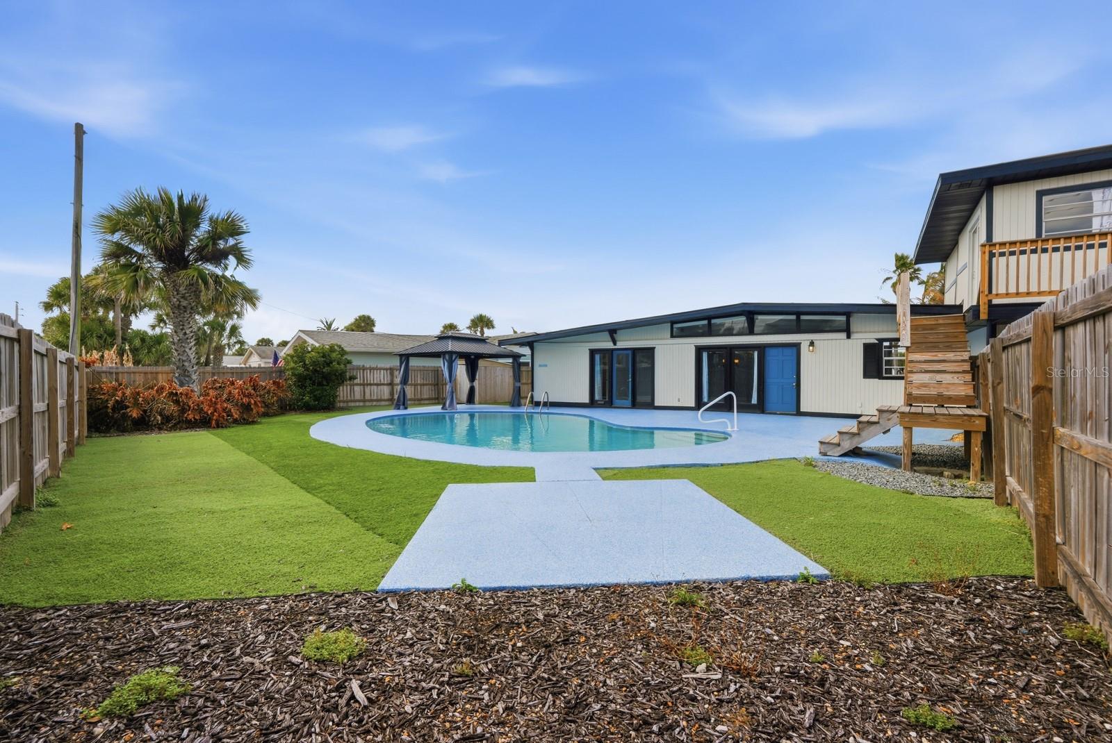 ROYAL DUNES - Residential