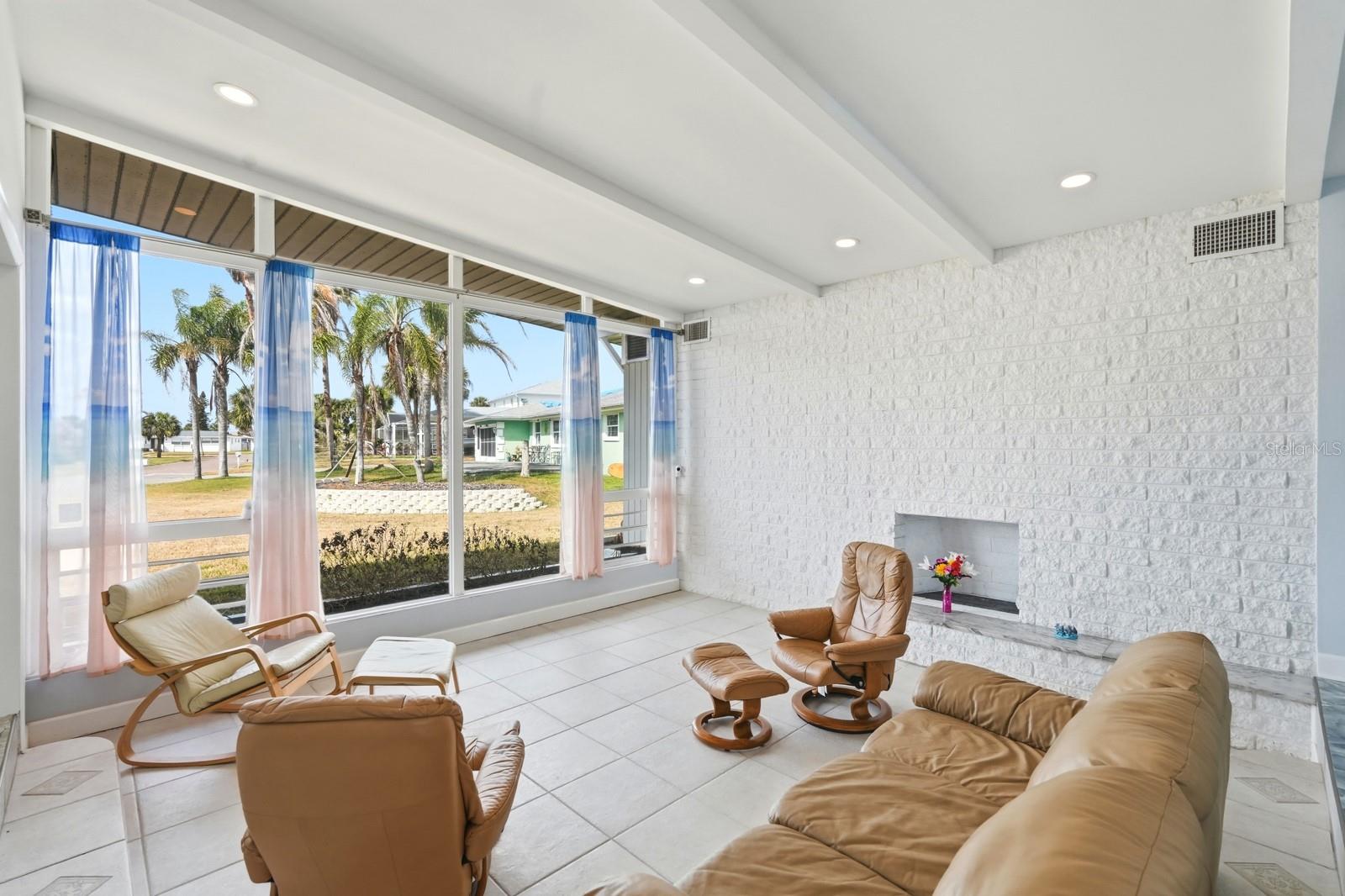 ROYAL DUNES - Residential