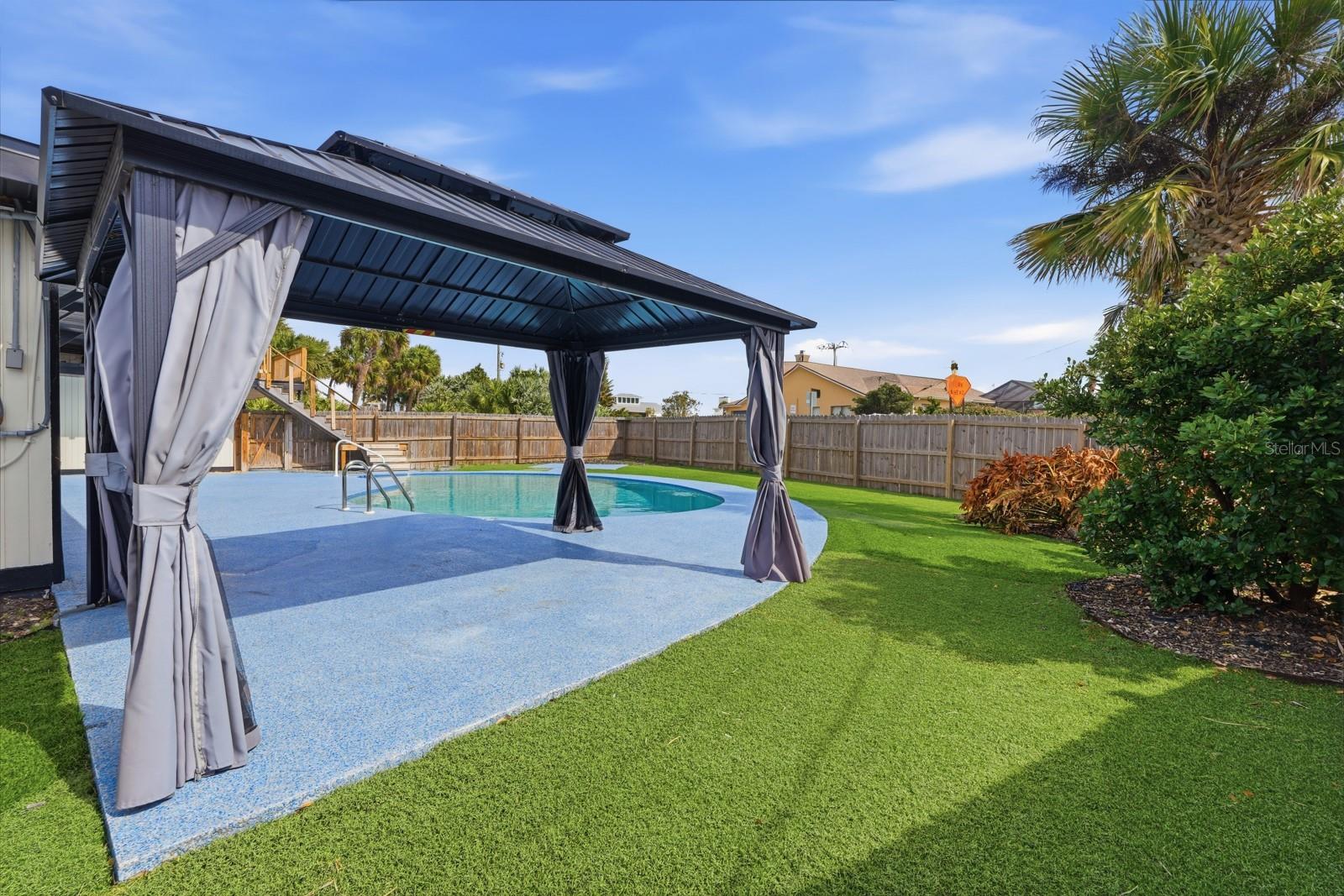 ROYAL DUNES - Residential