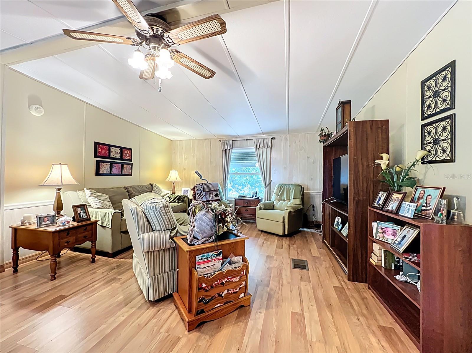 EAST LAKE HARRIS ESTATES - Residential