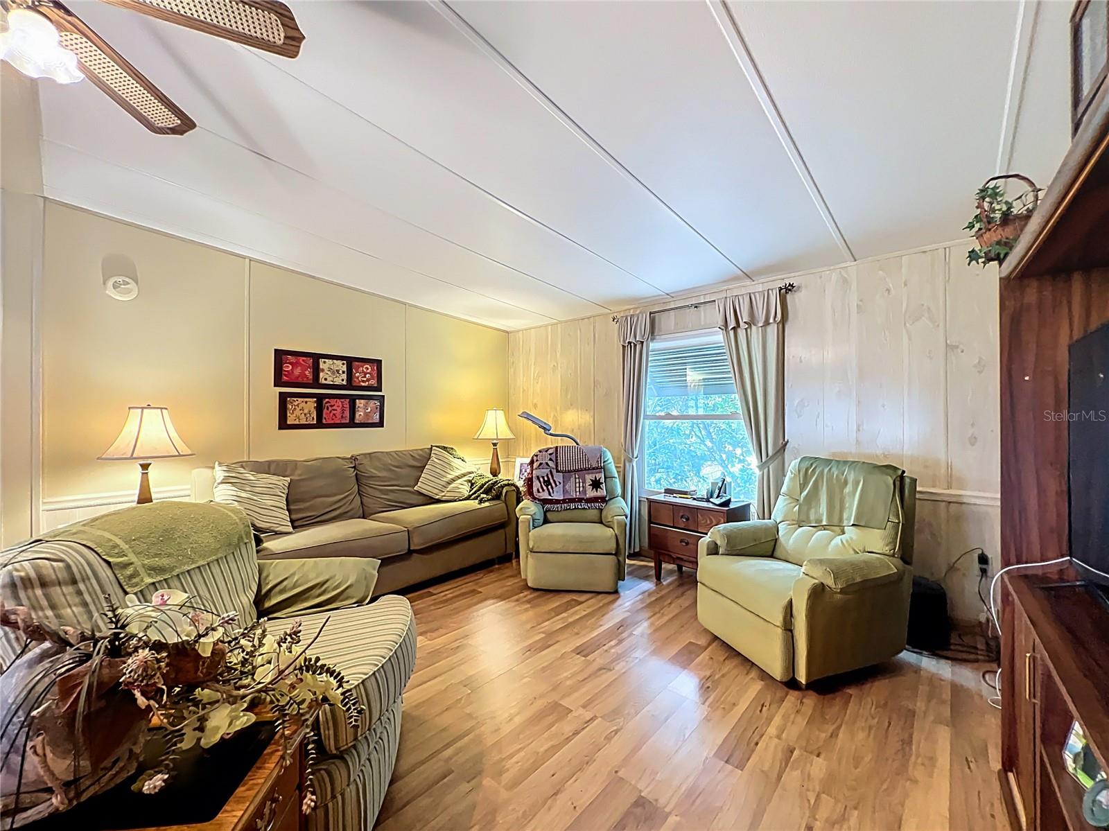 EAST LAKE HARRIS ESTATES - Residential