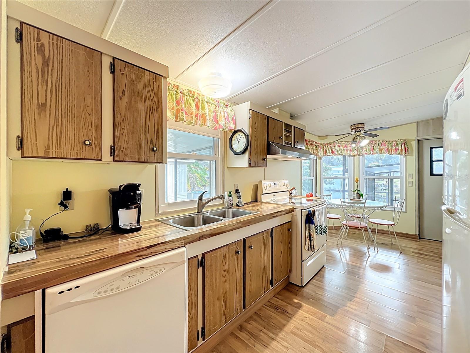 EAST LAKE HARRIS ESTATES - Residential