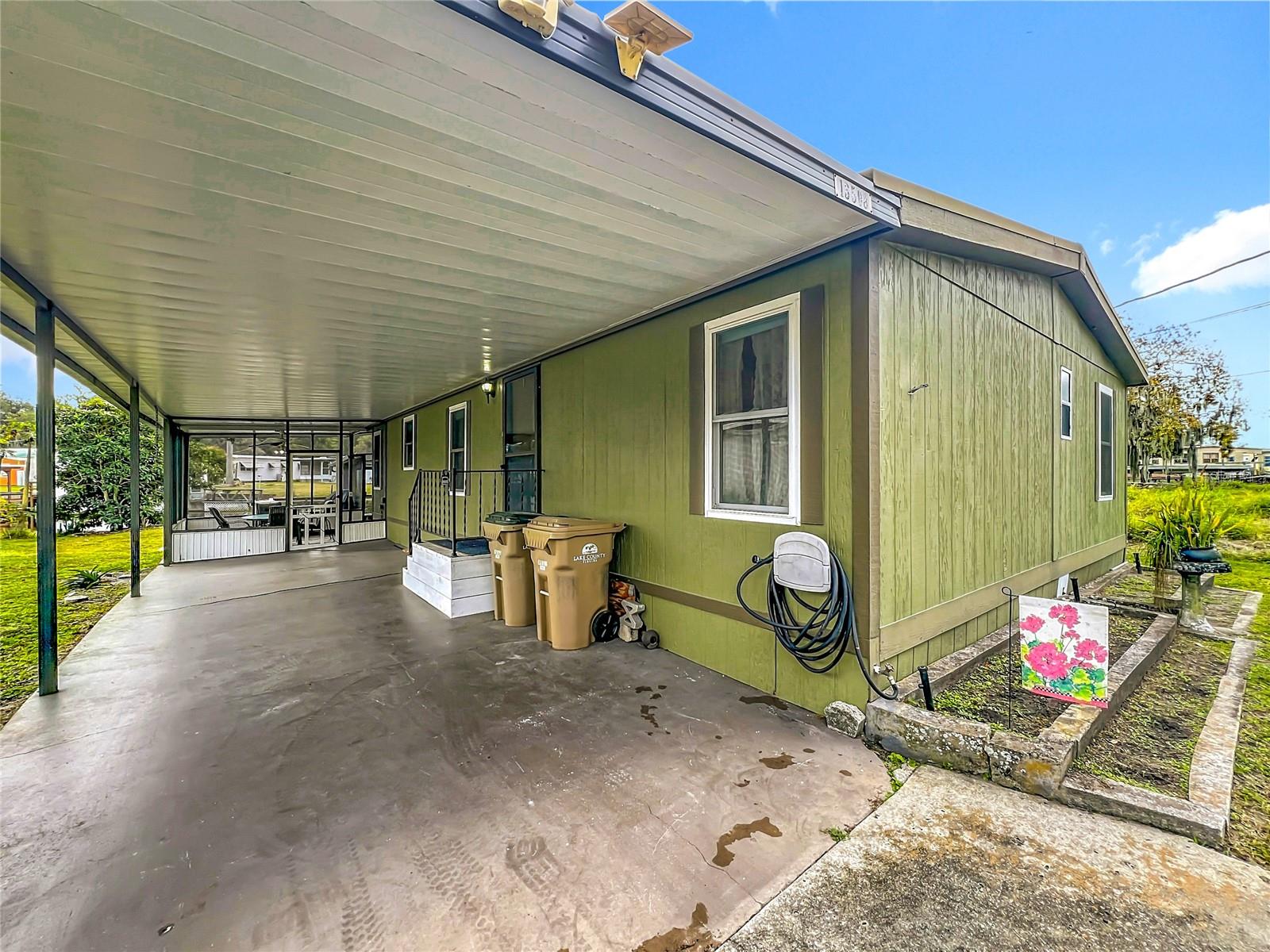 EAST LAKE HARRIS ESTATES - Residential