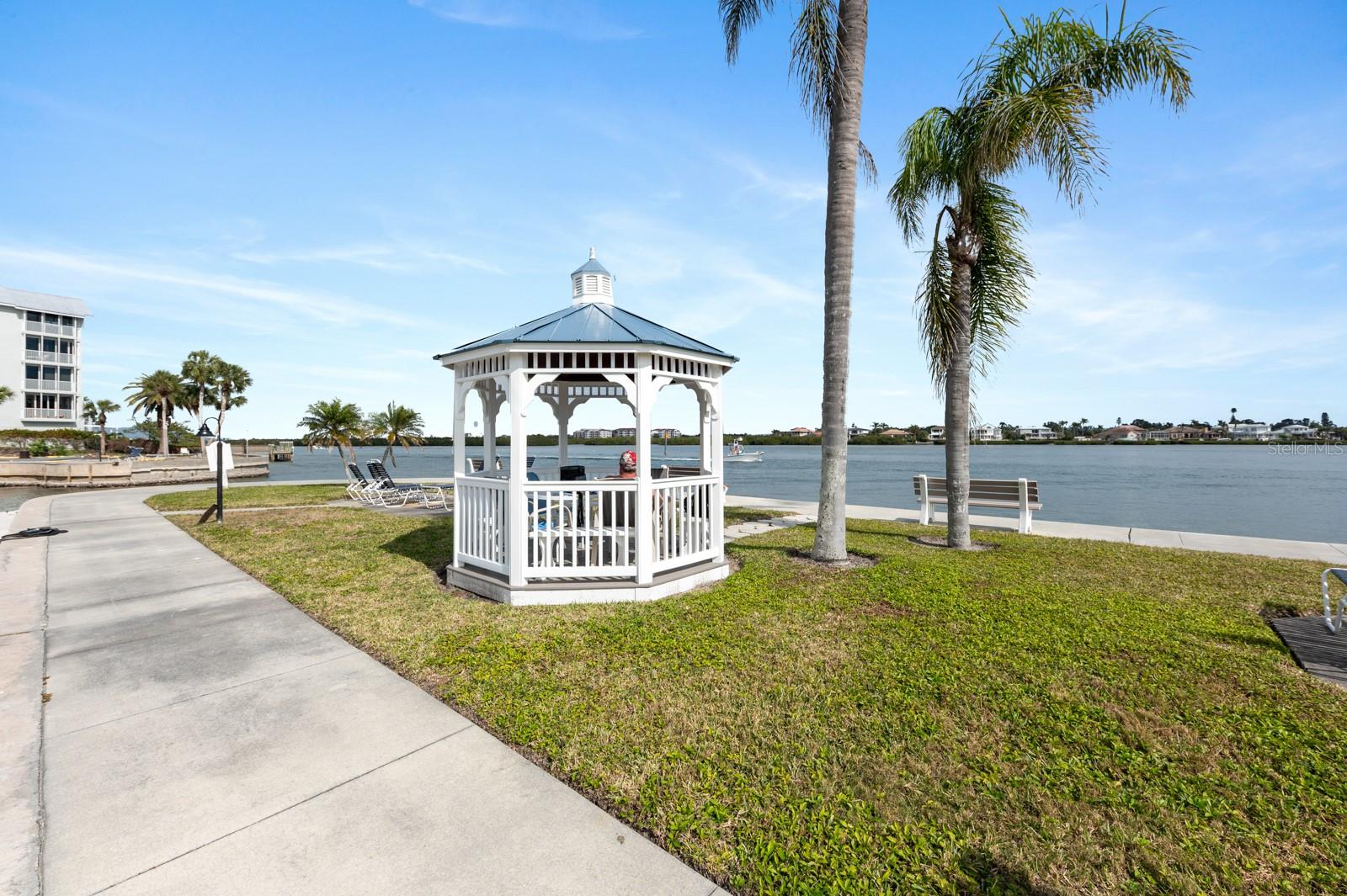 HARBOR TOWERS Y & R - Residential