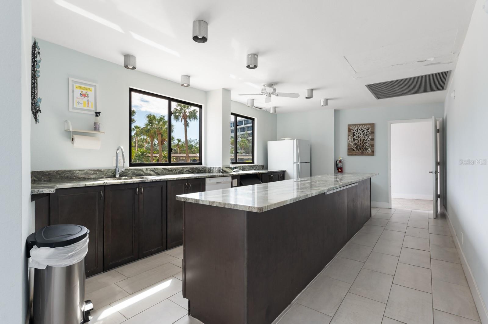 HARBOR TOWERS Y & R - Residential