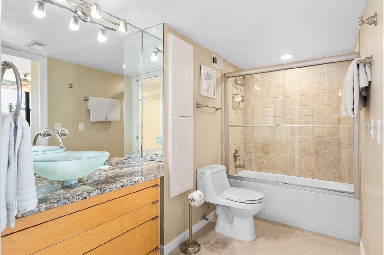 HARBOR TOWERS Y & R - Residential