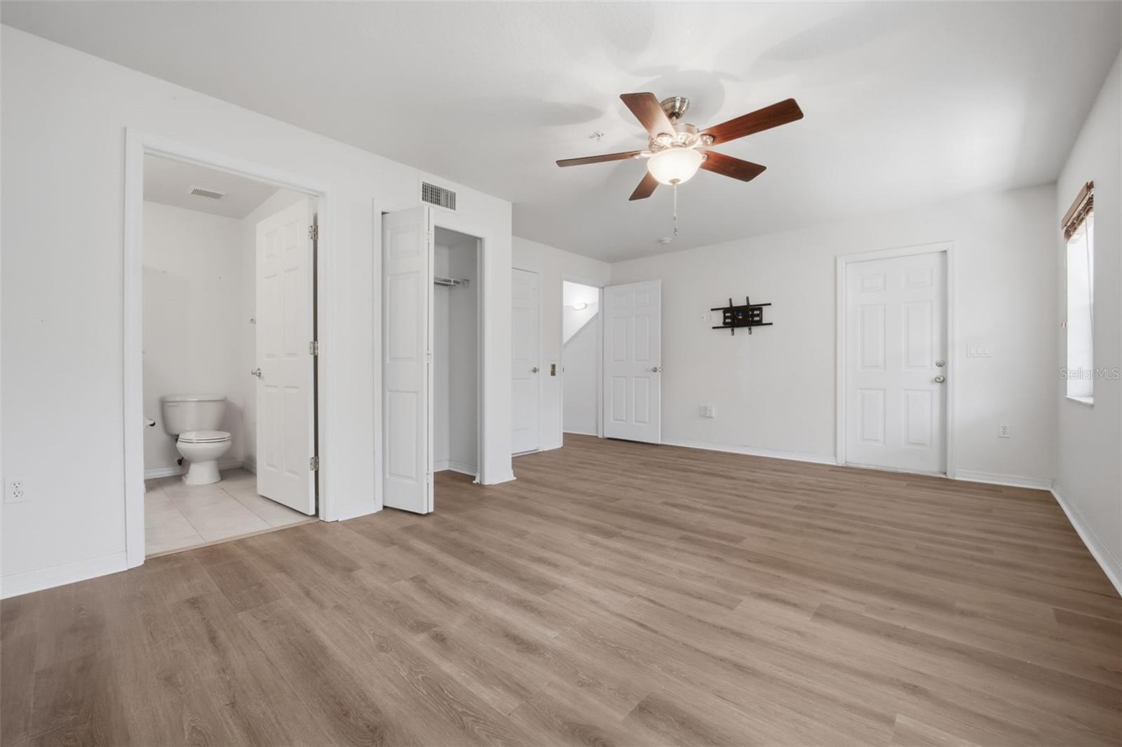 RIVERBAY TWNHMS PH TWO - Residential Lease