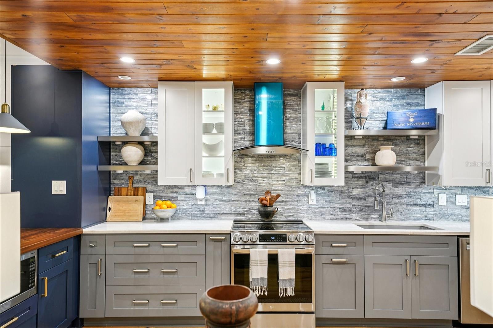 CROWDER MANOR CONDO PHAS - Residential