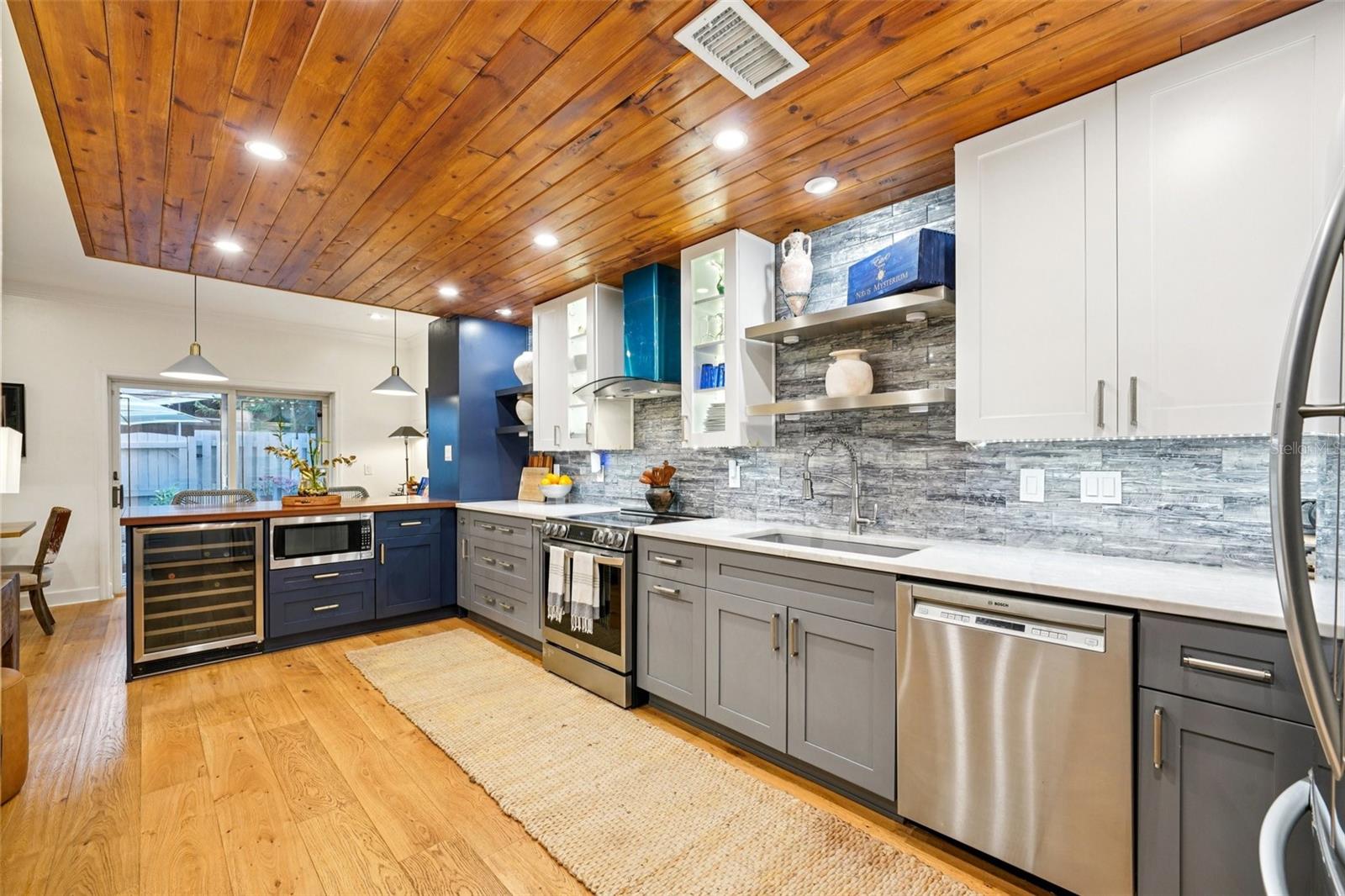 CROWDER MANOR CONDO PHAS - Residential