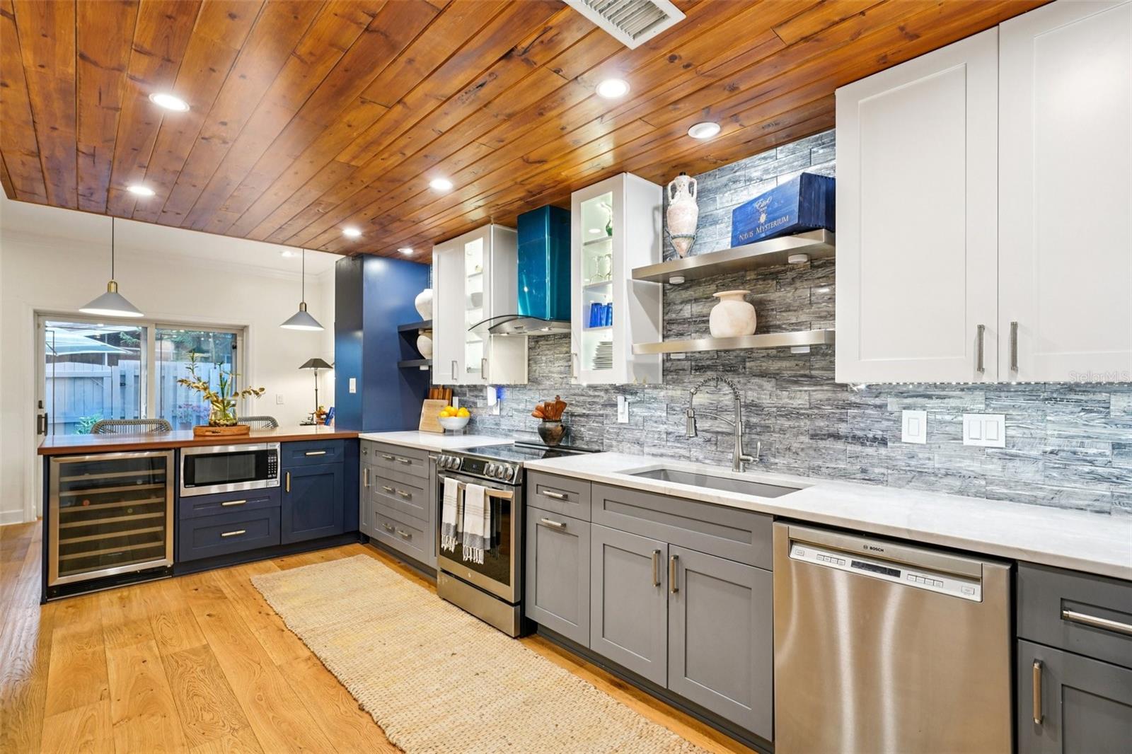 CROWDER MANOR CONDO PHAS - Residential