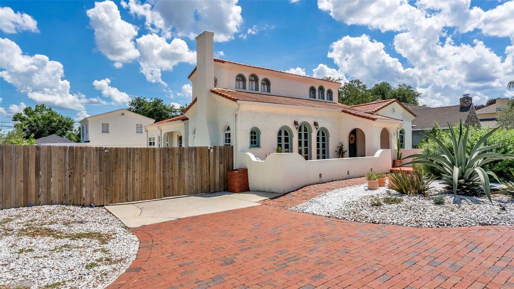 Photo of 743 E Edgewood Drive, Lakeland, FL 33803 (MLS # TB8511397)