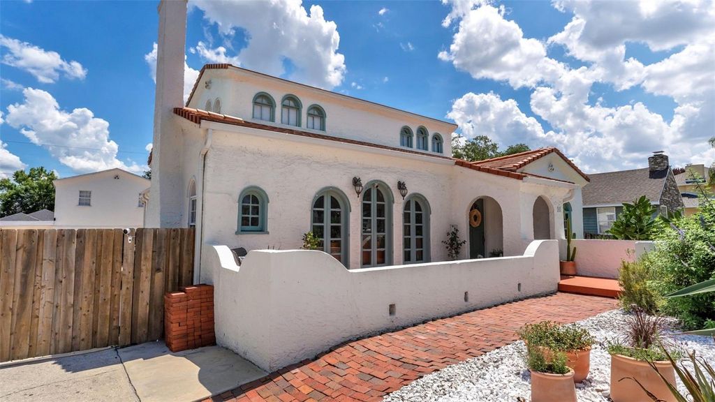 Photo of 743 E Edgewood Drive, Lakeland, FL 33803 (MLS # TB8511397)