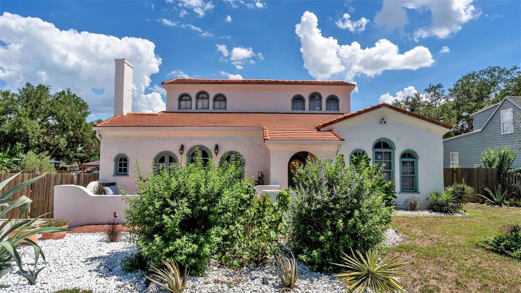 Photo of 743 E Edgewood Drive, Lakeland, FL 33803 (MLS # TB8511397)