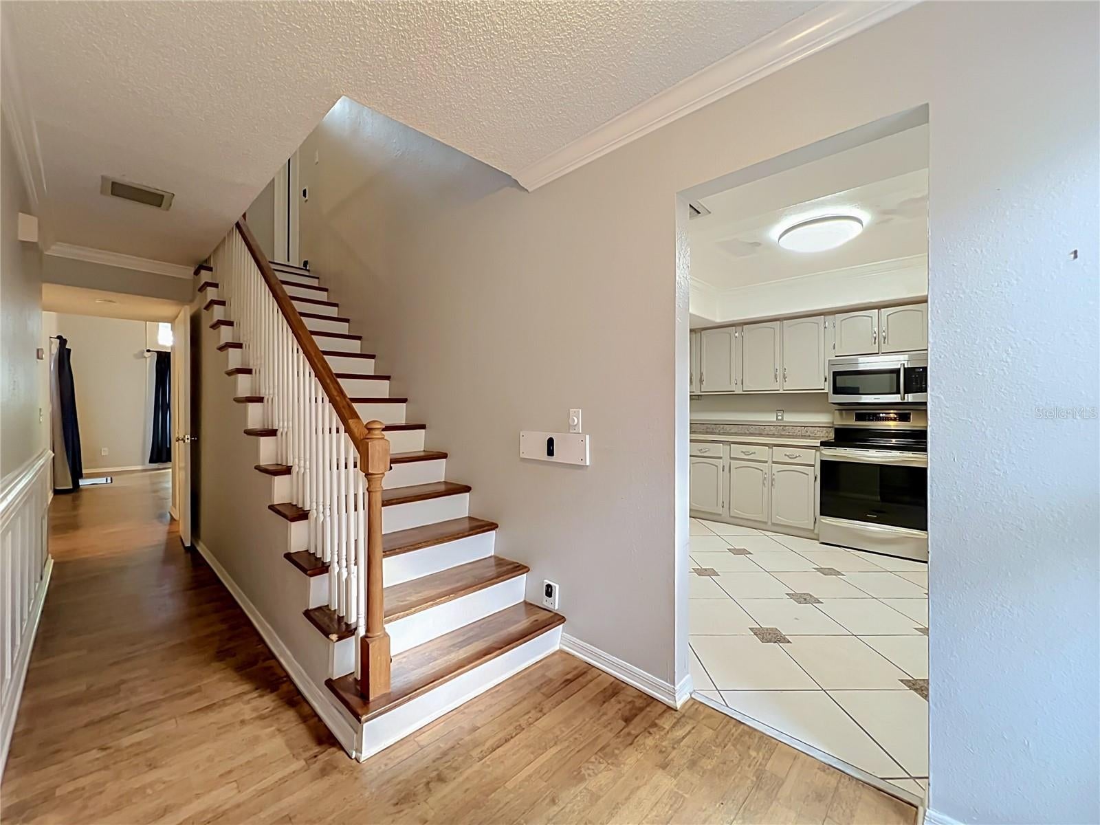814 LAUREL AVENUE 2