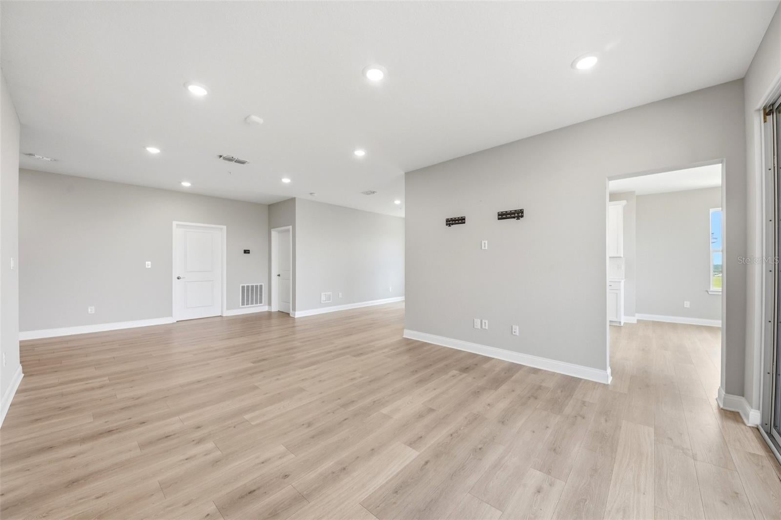 7521 LAUREATE BOULEVARD 5403