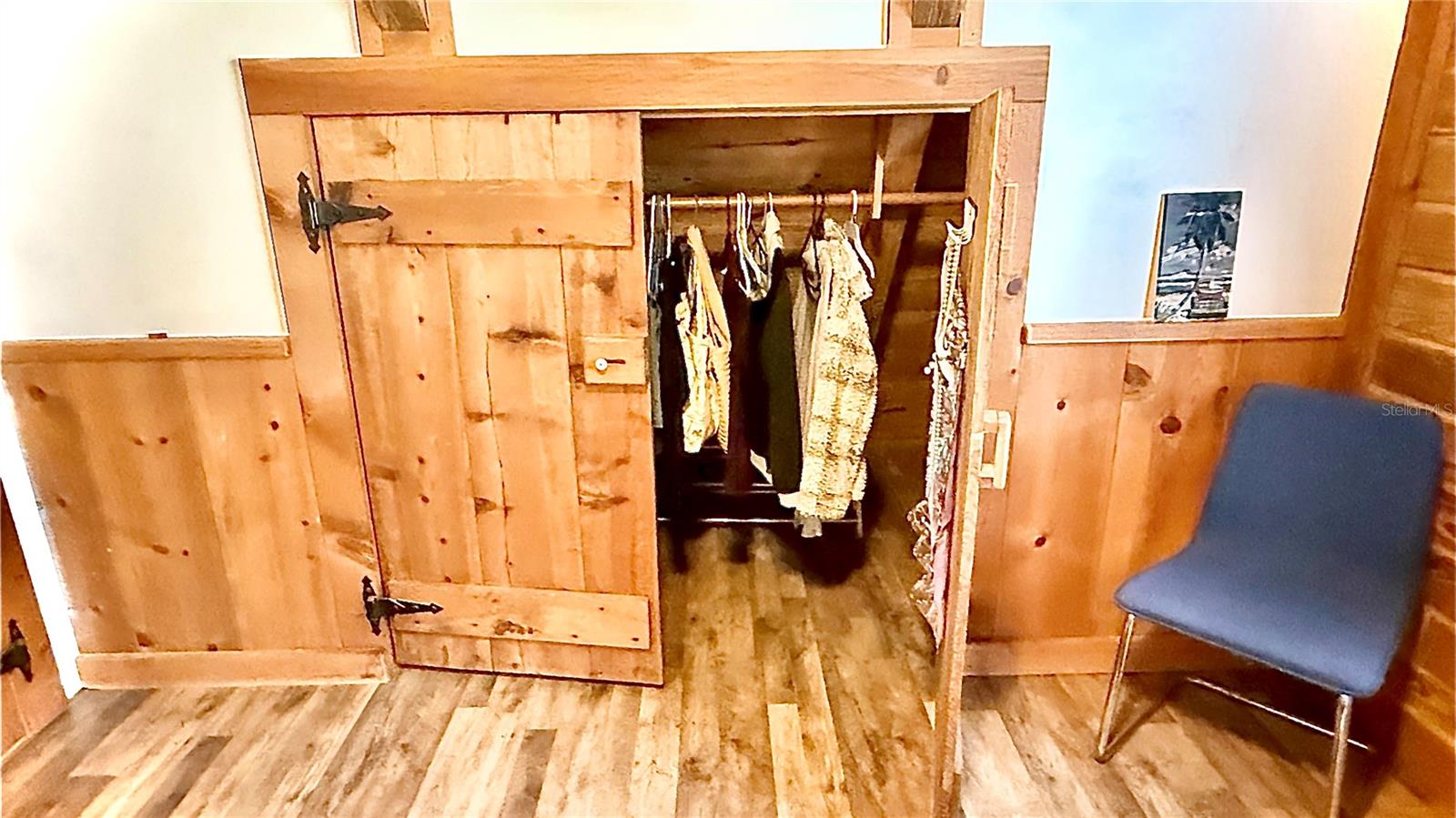 COUNTRY MANOR - Residential