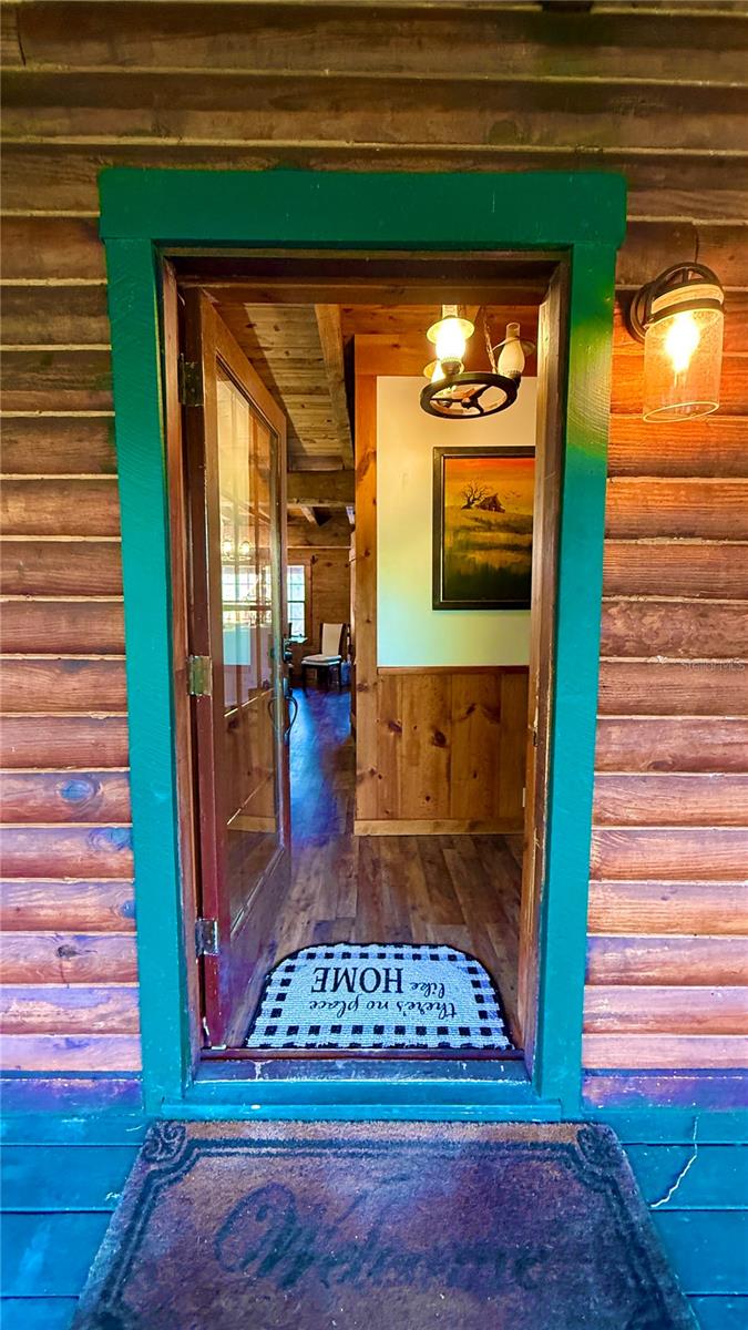 COUNTRY MANOR - Residential