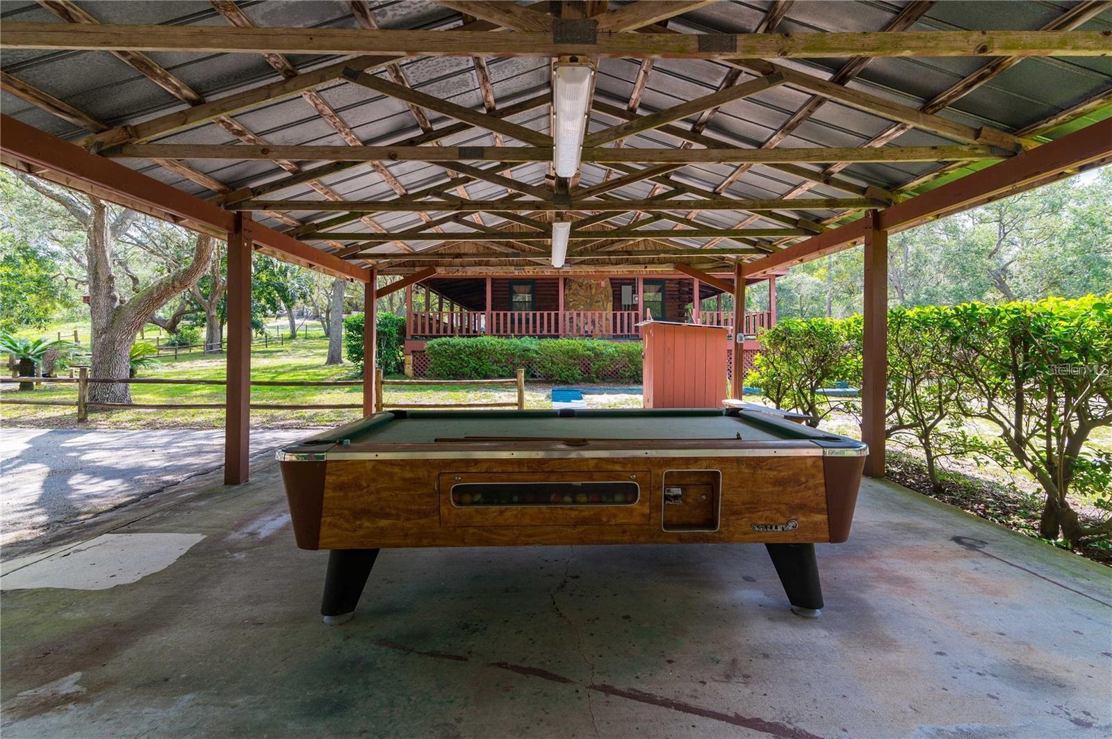 COUNTRY MANOR - Residential