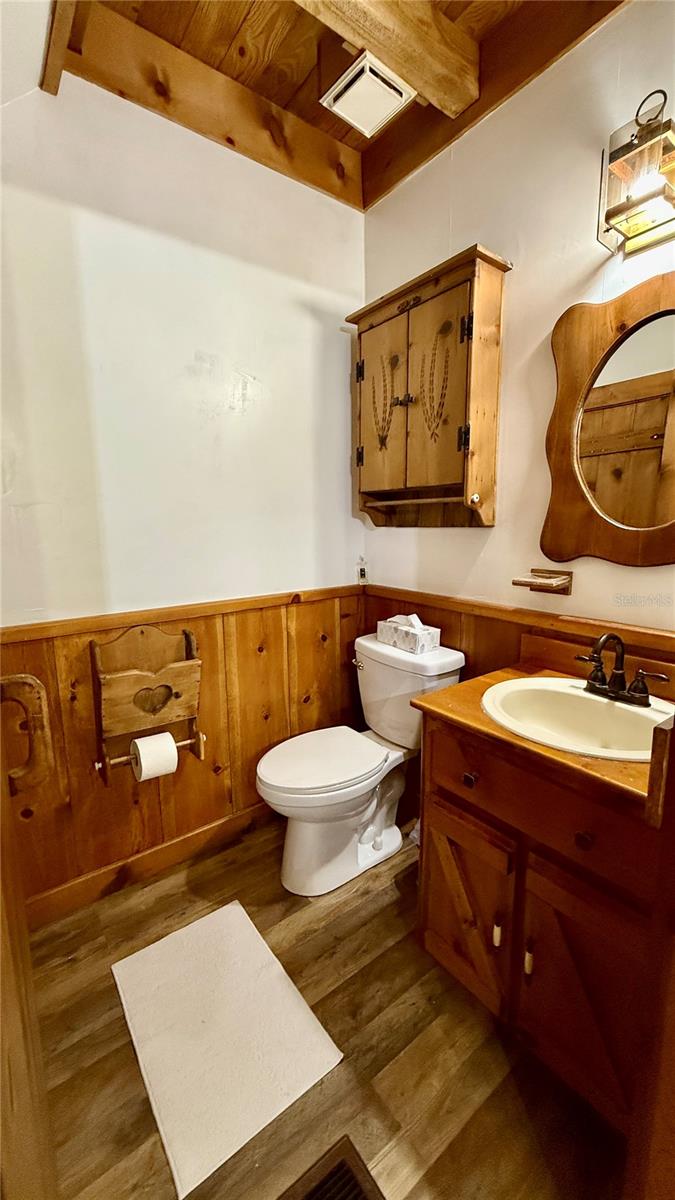 COUNTRY MANOR - Residential