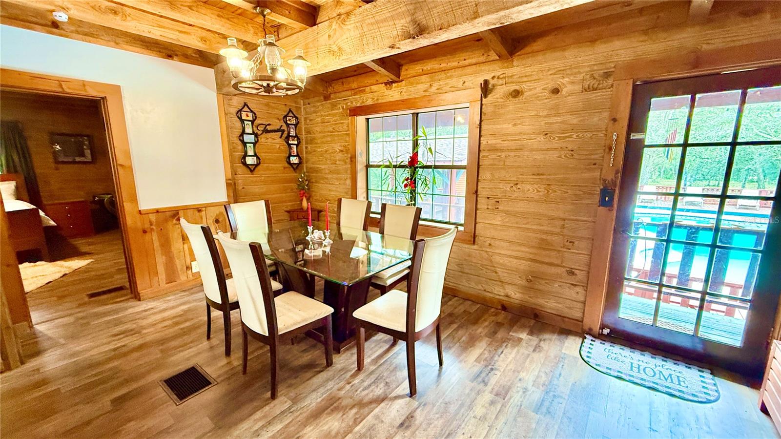 COUNTRY MANOR - Residential