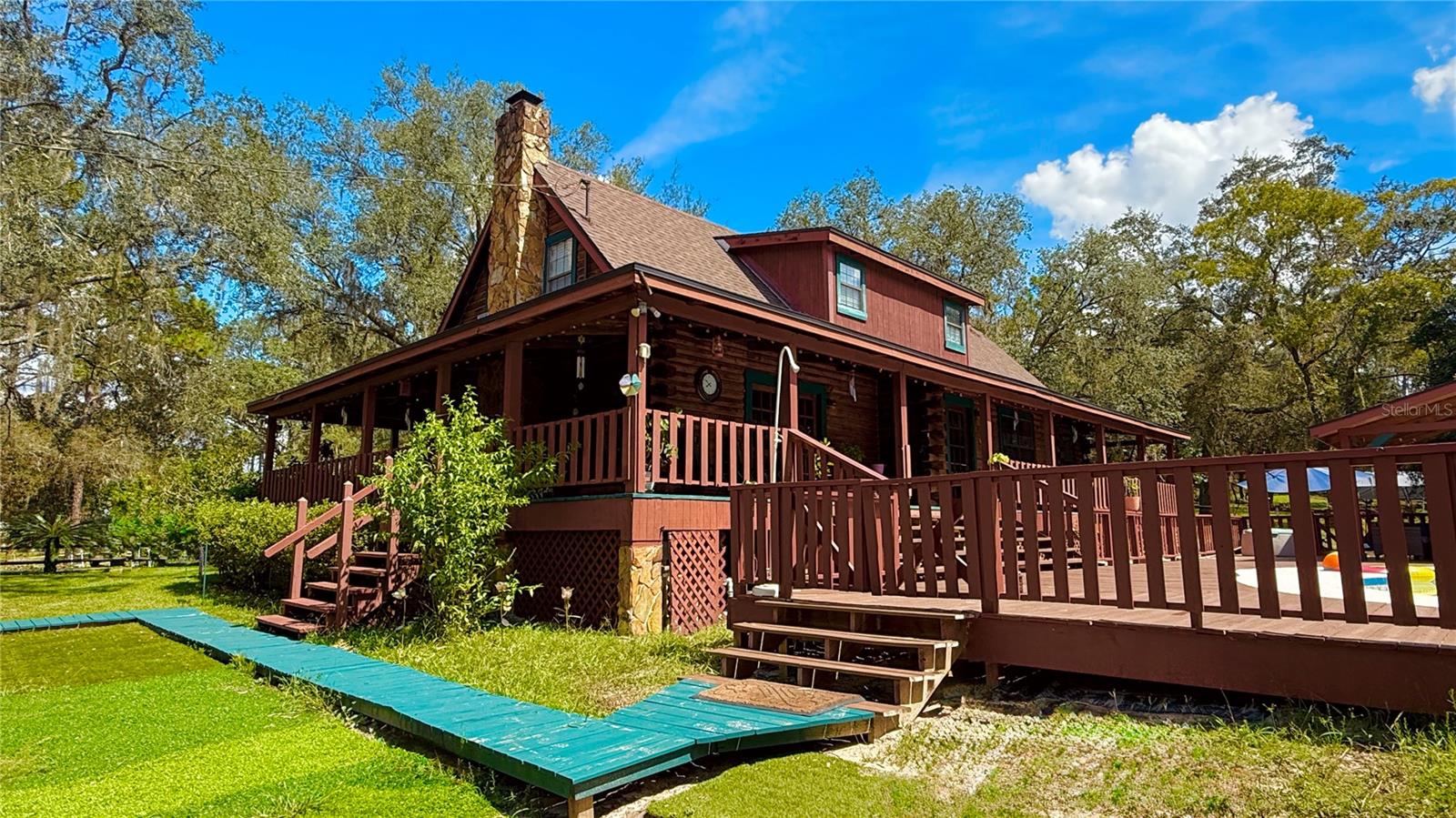 COUNTRY MANOR - Residential