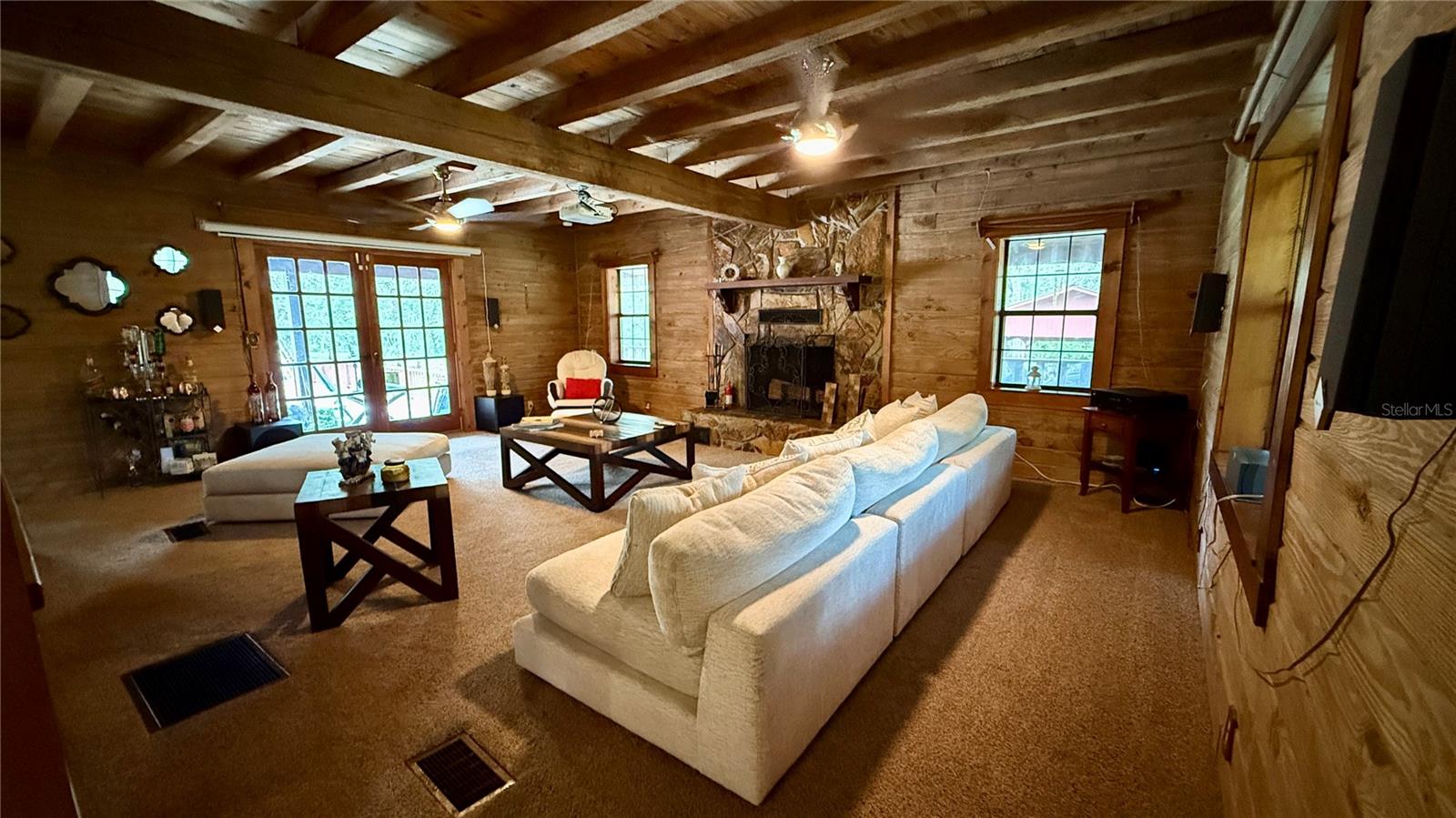 COUNTRY MANOR - Residential