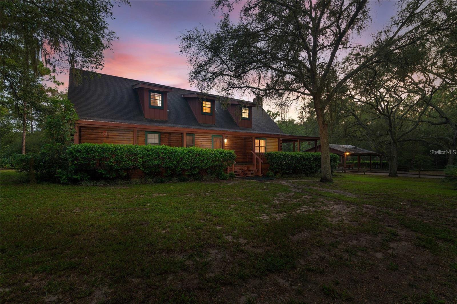 COUNTRY MANOR - Residential