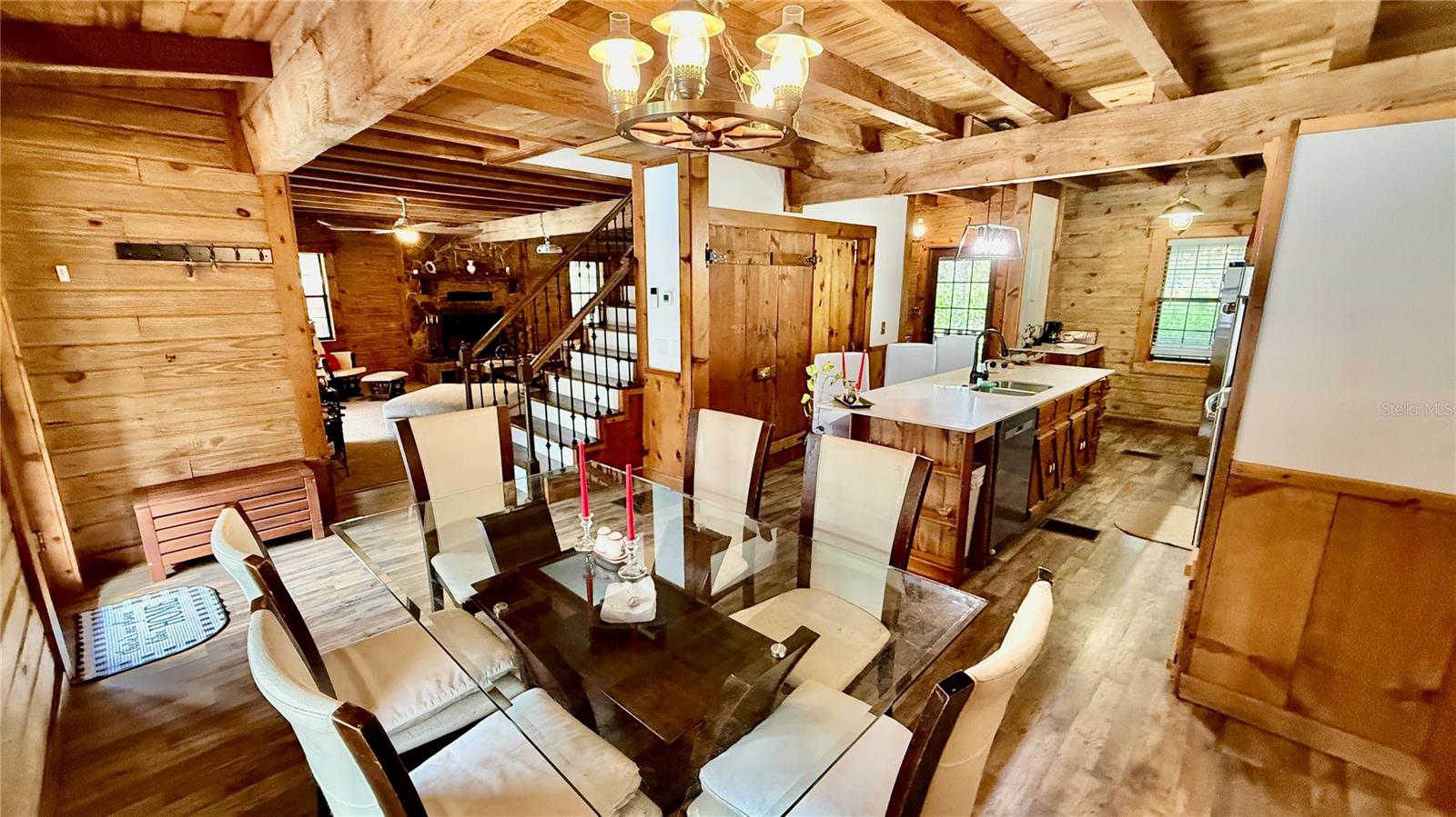 COUNTRY MANOR - Residential