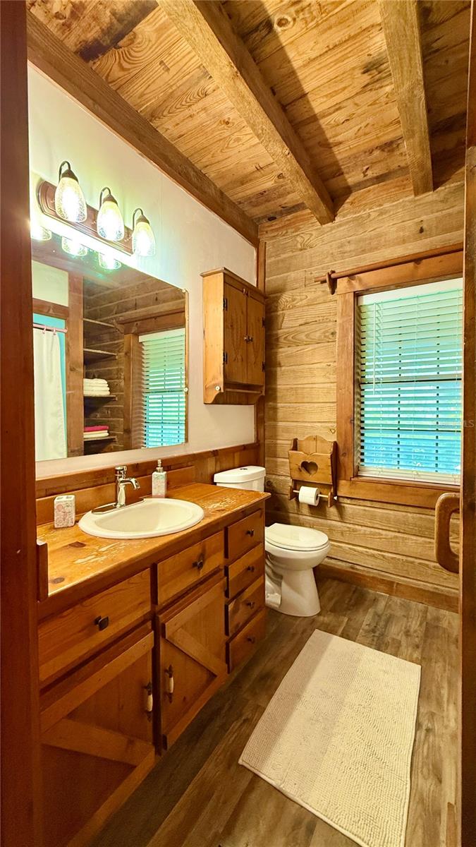 COUNTRY MANOR - Residential