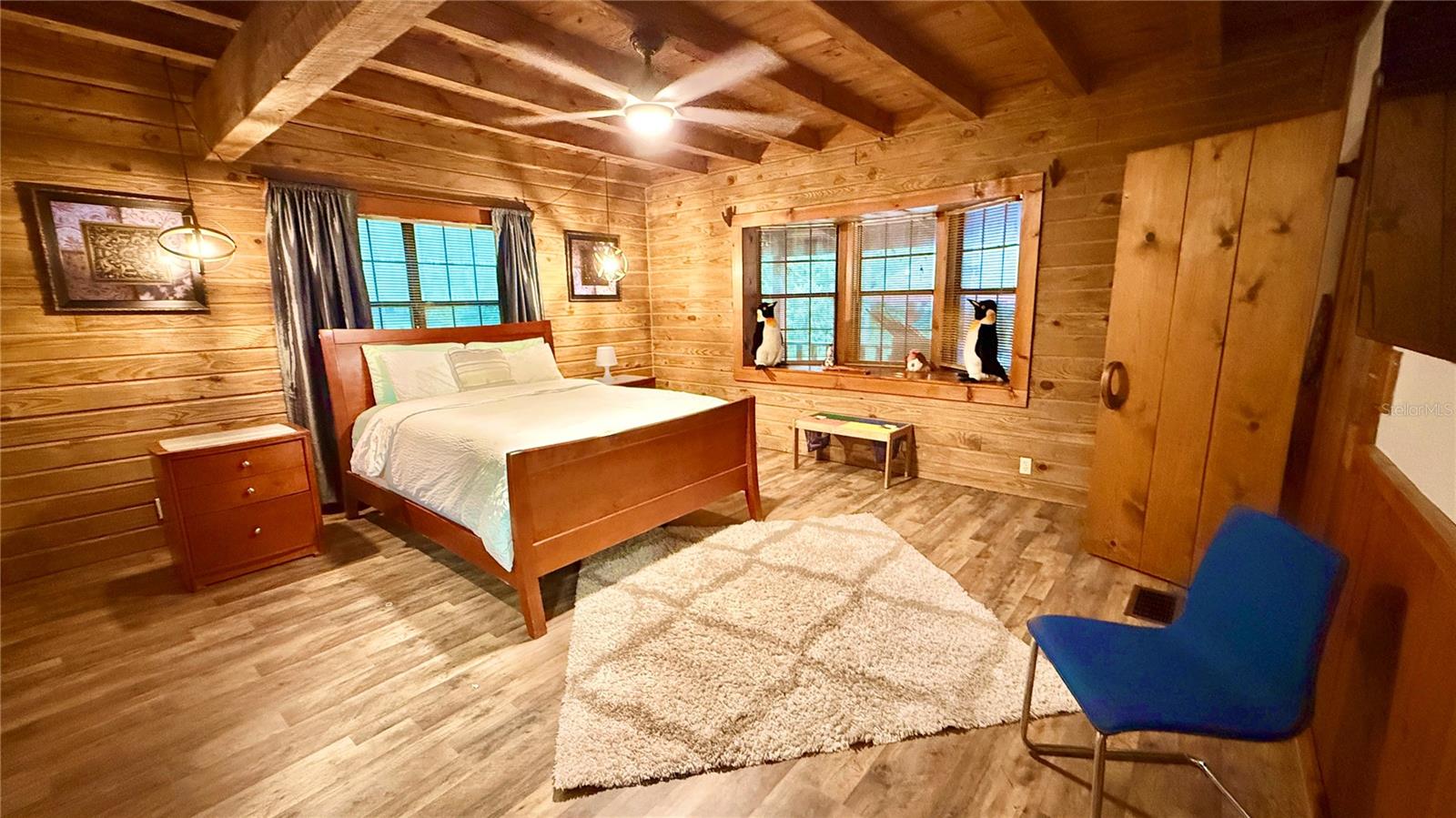 COUNTRY MANOR - Residential