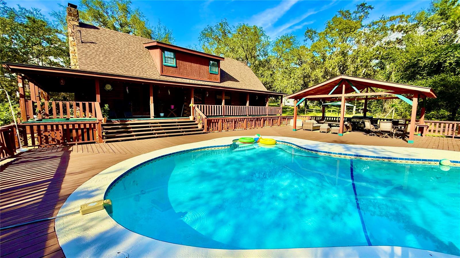 COUNTRY MANOR - Residential