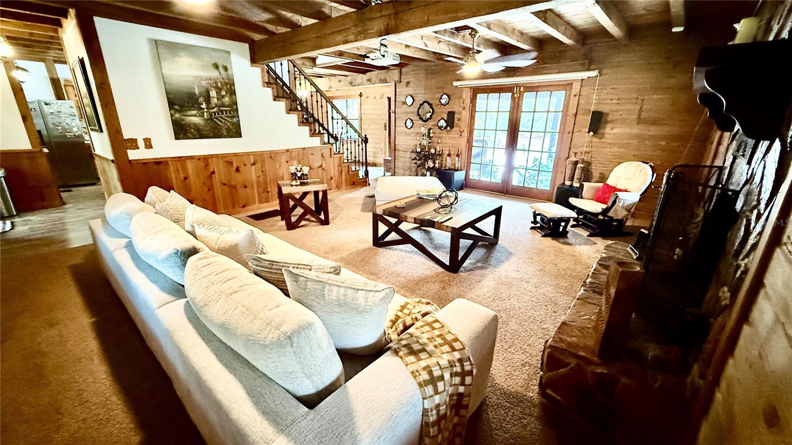 COUNTRY MANOR - Residential